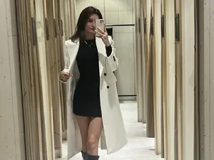 EmilysBack  live sex cam