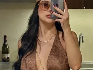 VictoriaMilan  live sex cam