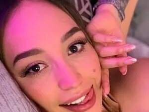 Maggietime  live sex cam