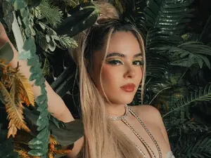 JuanitaClay  live sex cam