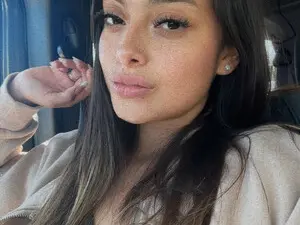 Magiiix3  live sex cam