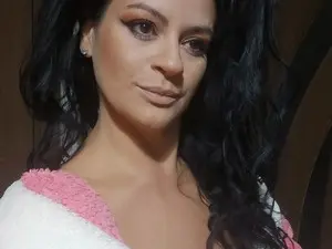 Misshaloveee  live sex cam