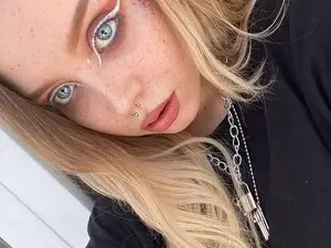 MonaLauu  live sex cam