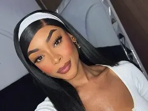 VittoriaHills  live sex cam