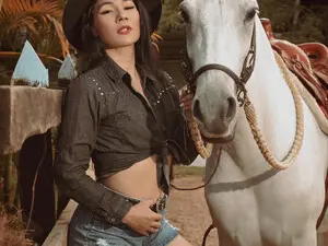 Nahomii_  live sex cam