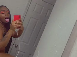 Itsmwahkitty  live sex cam