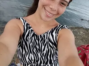 Lau_x19  live sex cam