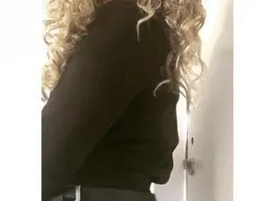 HelpASlutx  live sex cam
