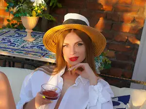 BustyBlondie  live sex cam