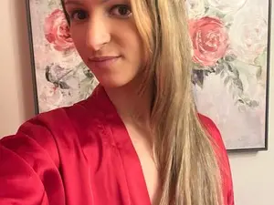 Kikiloverkink  live sex cam