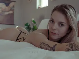 BlueEyedNova  live sex cam