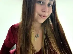 Veronaughty4u  live sex cam