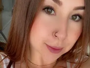 Laurah  live sex cam