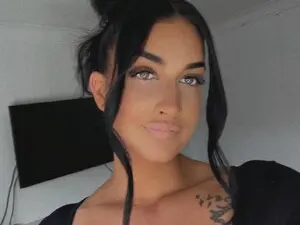 AmberHarvest  live sex cam