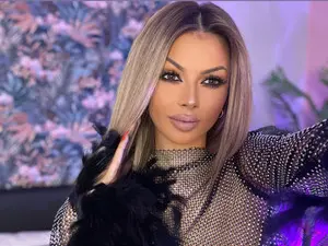 Lara_Amos  live sex cam