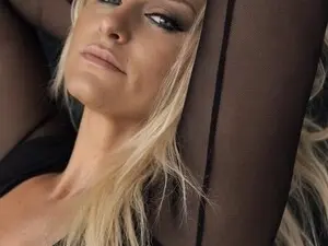 ChampagneMuse  live sex cam