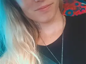 Doggie4747  live sex cam