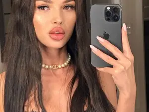 Selvyna  live sex cam