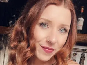 Honeyybee333  live sex cam