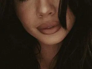 Yveline  live sex cam