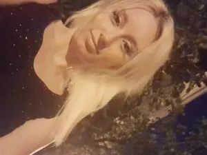 Squirtingbebe  live sex cam