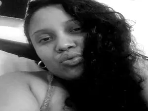 Millarobertss  live sex cam