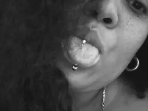 Millarobertss  live sex cam
