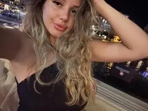 StrawberryHug  live sex cam