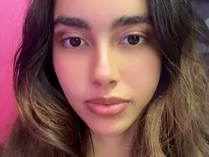 SarahSummers  live sex cam