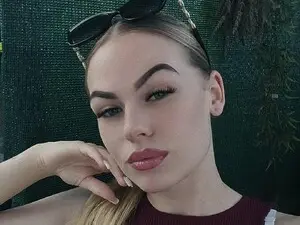 SnowBarbiee  live sex cam