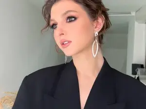 AliceQueeny  live sex cam