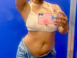 Yummybrownfox  live sex cam