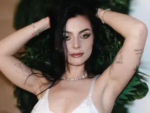 LadyAnyaa  live sex cam