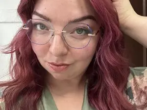 CurvyCate127  live sex cam
