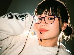 Honeykitty__  live sex cam