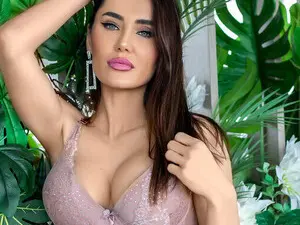 Irisha1  live sex cam