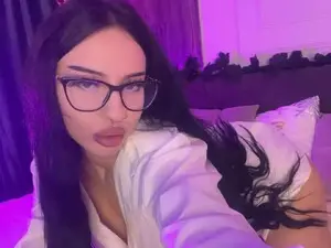RavenFoxxy  live sex cam
