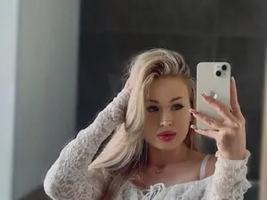 Cold_Blonde  live sex cam