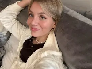 AuroraAxnes  live sex cam