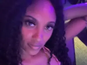Bambi21  live sex cam