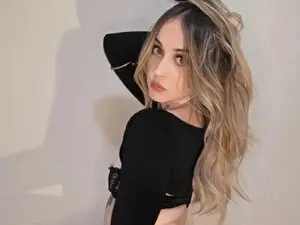 SweetpeaMarie  live sex cam