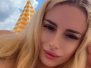 ChristiHanson  live sex cam