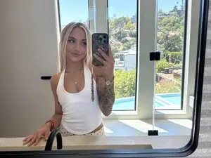 Hotangelalli  live sex cam