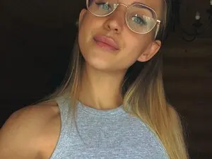 KellieNorton  live sex cam