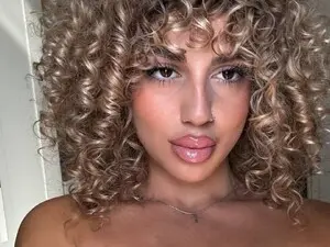 Sweetcurlyyy  live sex cam