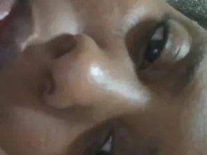 Honeyy27  live sex cam