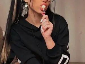 Kira_West  live sex cam