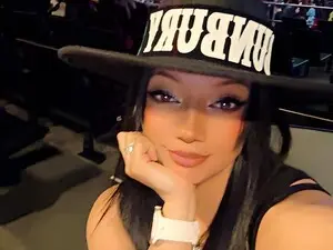 Yourcutegiirl  live sex cam