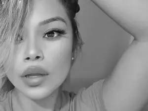 RenataFih0or_  live sex cam