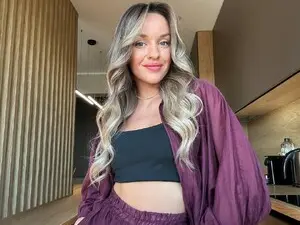 KatieCutieXo  live sex cam